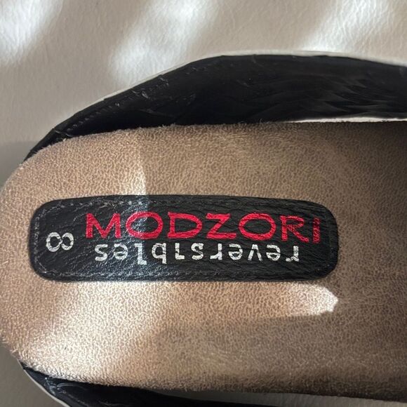 Modzori Reversibles Women's Sandals in Black, Silver, and white sz 8 - Picture 3 of 7